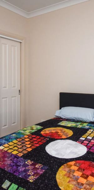 Move-In Ready Share House – Ideal for Students/FIFO - Photo 1
