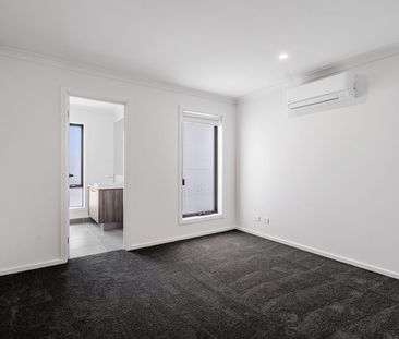 Brand New Modern Home in Mickleham - Photo 2