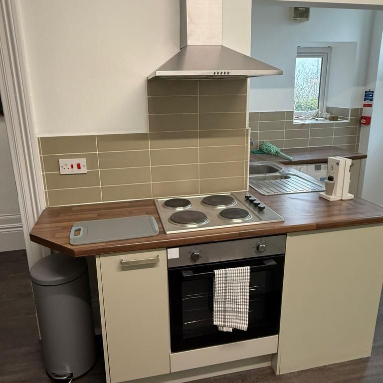 8 bedroom house share to rent - Photo 1