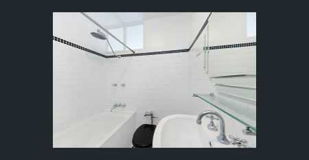 Attractive light-filled Art Deco apartment - Photo 5