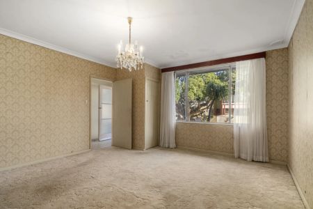 Large 3-Bedroom House with Garage in the Heart of Balmain Village - 3 Month Short Term Lease - Photo 2