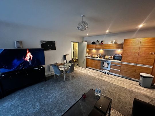 Room in a Shared Flat, Watson Street, M3 - Photo 1