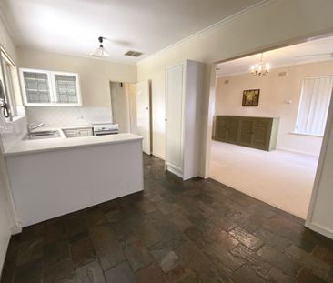 Charming 3 Bedroom Home with Modern Comfort! - Photo 6