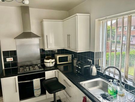 3 bedroom semi-detached house to rent - Photo 5