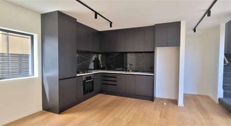 3 Bedroom, 2 Bathroom Home in Hanley's Farm - Photo 3