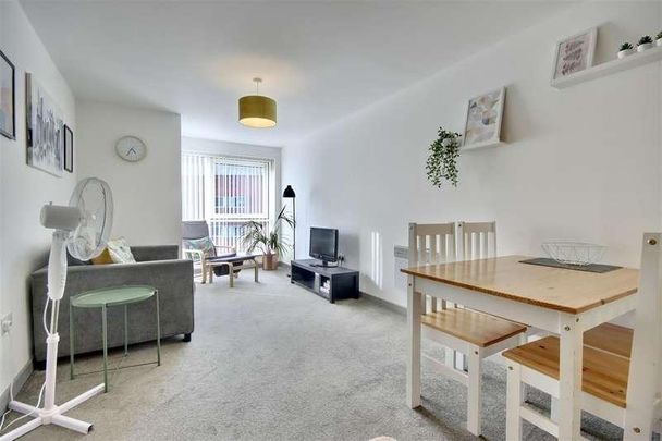 Round House, Gunwharf Quays, PO1 - Photo 1