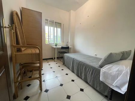 Calle López de Gomara, Sevilla, Andalusia 41010 - Foto 4