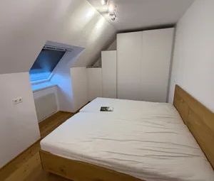 Helle DG-Wohnung mit Fernblick - 2(-3) Zimmer nahe U1, Tram & CEU | teilmöbliert - Foto 2