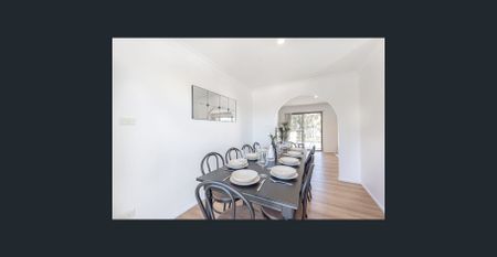 Lakeside 5Bed Oasis in Berkeley Vale - Photo 5