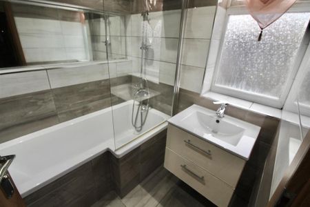 3 bedroom semi-detached house to rent - Photo 4