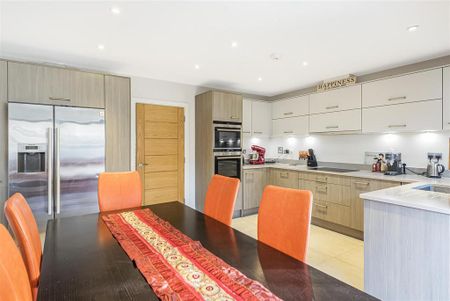 3 bedroom end of terrace house to rent - Photo 3
