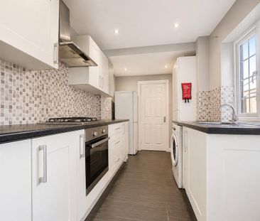3 bedroom semi-detached house to rent - Photo 2