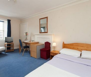 Lovely city centre house with 8 en-suite bedrooms & a 2 bedroom flat - Photo 3