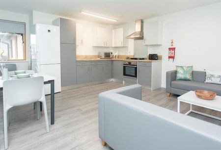 1 bedroom in a flat share to rent - Photo 3