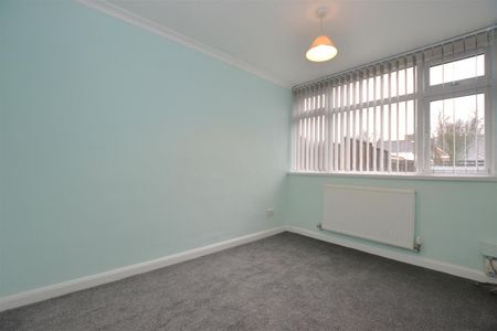 3 bedroom Bungalow To Let - Photo 4