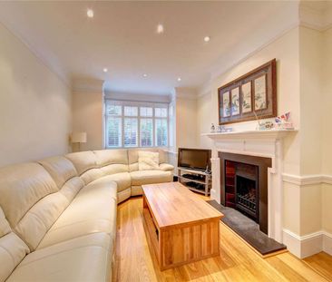 A gorgeous five bedroom family home located in the heart of Raynes park, benefitting from off-street parking. - Photo 1