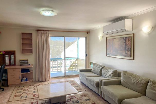 FULLY FURNISHED - 3 Bedroom Home - Photo 1