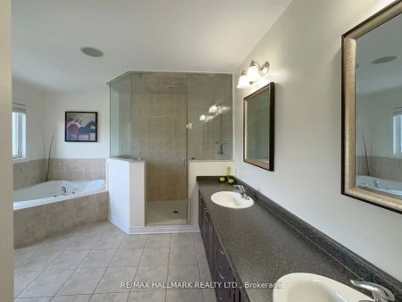 Detached Home For Lease | N9246351 - Photo 5