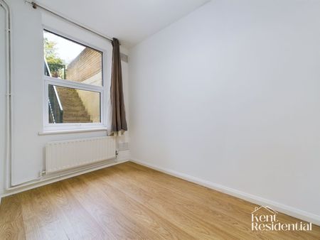 2 bed flat to rent in Tonbridge Road, Maidstone, ME16 - Photo 2