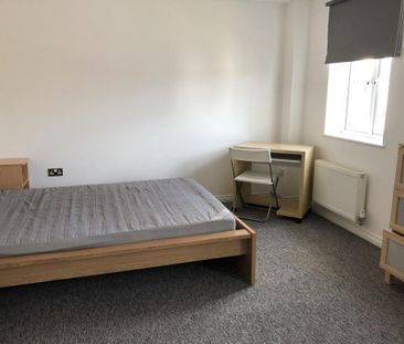 1 bedroom in a house share to rent - Photo 2