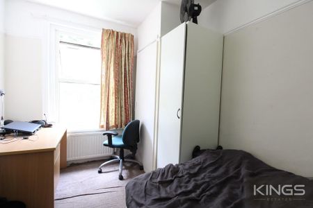 4 bedroom semi-detached house to rent - Photo 5