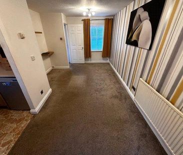 2 bedroom semi-detached house to rent - Photo 2