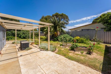 3 Bedroom Beachside Home - Photo 5