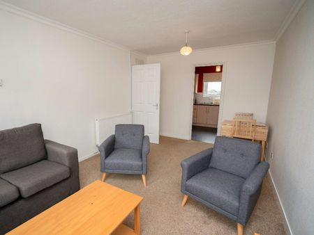 Flat to rent on - Photo 2