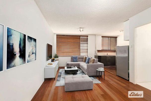 INNER CITY CONVENIENCE TUCKED AWAY IN A QUIET CUL-DE-SAC - Photo 1