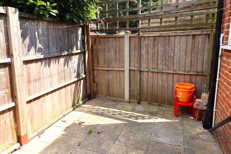 2 bedroom ground floor maisonette to rent - Photo 5