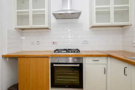 2 bedroom flat to rent - Photo 4