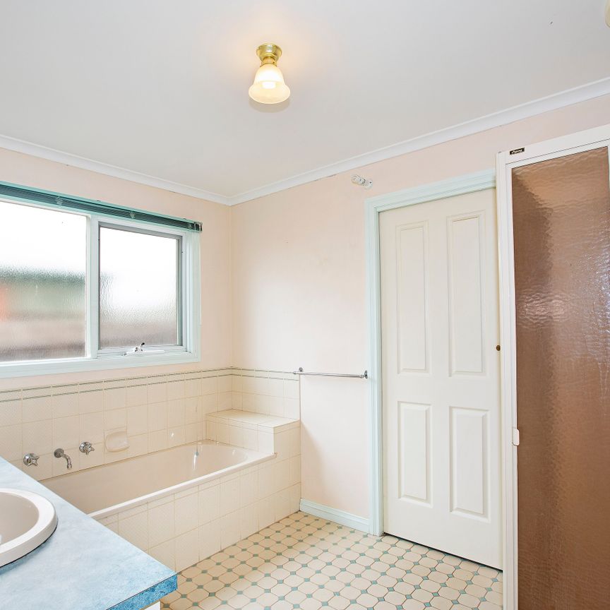 Cosy Living in a Prime Location - Photo 1