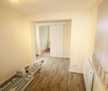 3 bedroom end of terrace house to rent - Photo 5