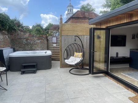 Self Contained Garden Lodge In Central Marlow With Parking. - Photo 2