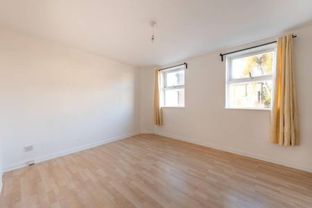 4 bedroom maisonette to rent - Photo 3