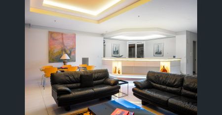 Fully Furnished Penthouse Luxury Above It All - Photo 4