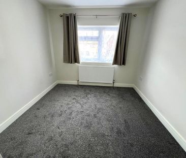 8 bedroom semi-detached house to rent - Photo 5
