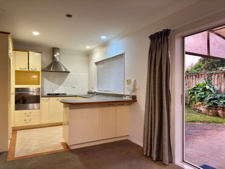 4-BEDROOM IN EAST TAMAKI - Photo 2