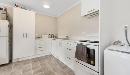 Tidy Two with a view - Photo 5