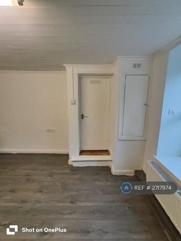 2 bedroom semi-detached house to rent - Photo 2