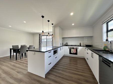 A brand new 4-bedroom house in Wallaceville - Photo 2