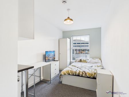 1 bedroom in a house share to rent - Photo 3