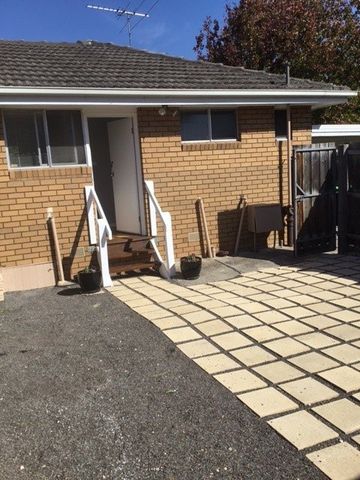 Freshly Painted Unit in Blackburn - Photo 3