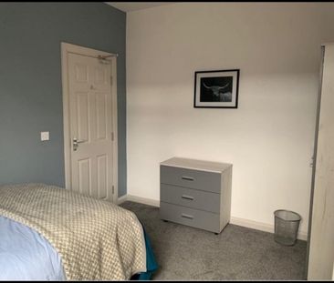 Room in a Shared House, Seedley Park Road, M6 - Photo 2