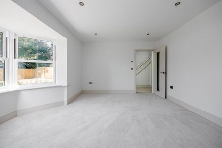4 bedroom detached house to rent - Photo 2