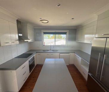 4 Bedroom Home with views - Photo 2