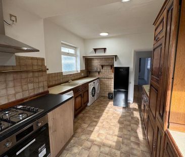 3 bedroom semi-detached bungalow to rent - Photo 5