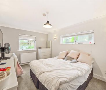 3 bedroom flat to rent - Photo 6