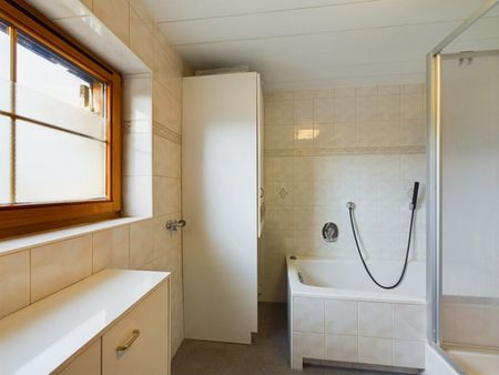 Großzügige 3,5-Zimmer-Etagenwohnung mit Garten, Loggien und Gartenhaus in Lustenau! - Foto 5