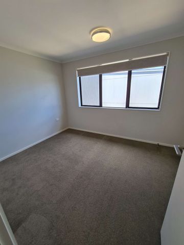 2 Bedrooms, Hobsonville - Photo 5